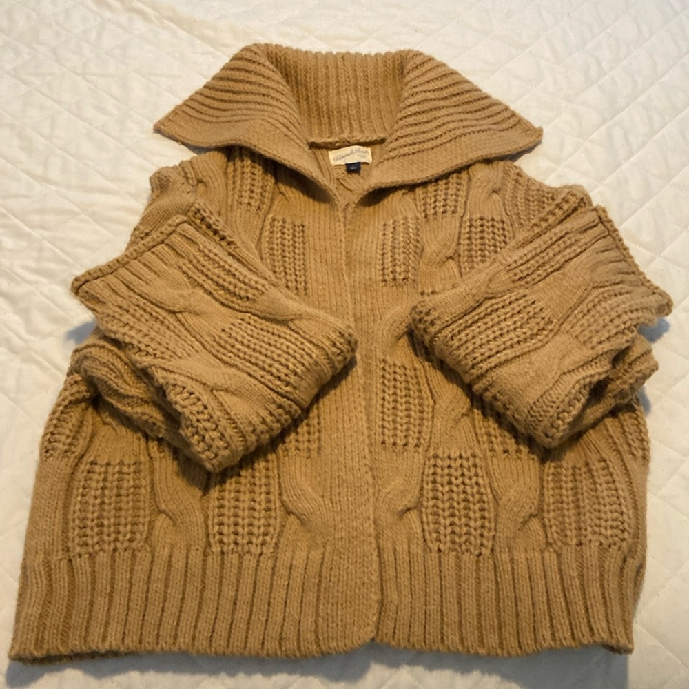 Womens sweater in good condition. Size large.